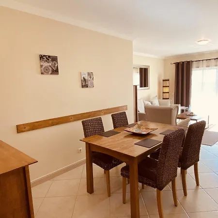 Vista - Shared Pool - 4 Guests - *